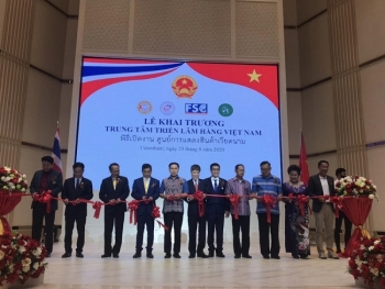 泰越企业家协会在泰国东北部举行越南优质商品展览中心的开业仪式