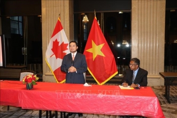 加拿大与越南友好协会举行八月革命暨9•2国庆节75周年纪念典礼