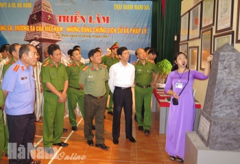 “黄沙长沙归属越南——历史和法理证据”专题展在河南省举行