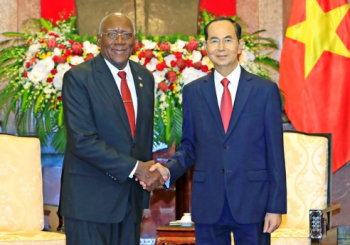 越南党、国家领导分别会见古巴党和国家领导