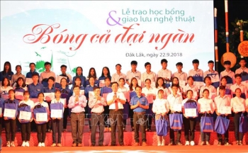 越南各地举行社会活动帮助贫困学生和患上疑难病症的儿童病人