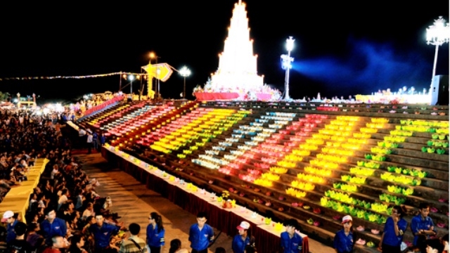 2018年崑山－劫泊秋季庙会祈安法会和放花灯活动在六头江上举行