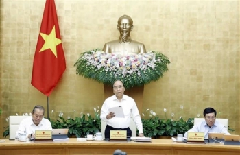 越南政府总理阮春福召开政府8月份例行会议