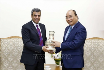 越南政府总理阮春福会见科威特石油部长法迪勒