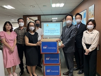 韩国企业向越南劳务人员捐赠1万只医用口罩