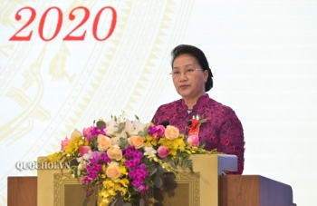 越南国会主席阮氏金银出席国会办公厅爱国竞赛大会