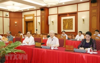 迎接党的十三大：越共中央政治局就2020-2025年任期党代表大会准备工作与所有中央直属党委进行分组讨论