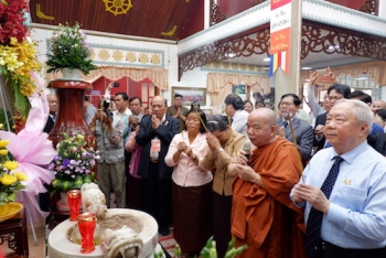 越柬人民代表团探访普明寺