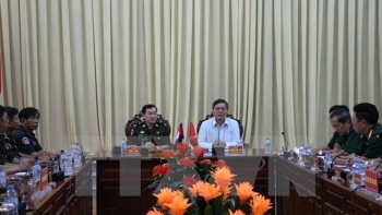 越南后江省人民政府副主席阮文俊会见柬埔寨国防部发展局代表团