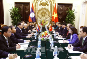 越南政府常务副总理张和平会见老挝政府副总理宋赛•西潘敦