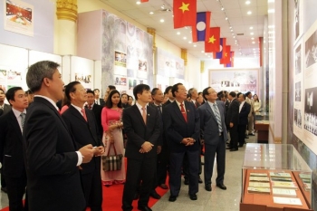 有关越老传统友好关系的图片和资料展在万象举行