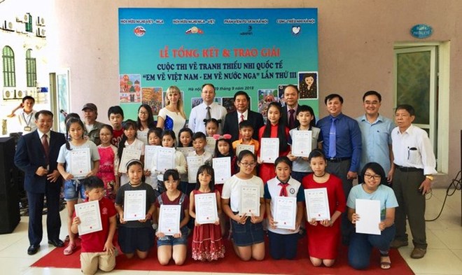 题为“我画越南——我画俄罗斯”的国际绘画大赛颁奖仪式在河内举行