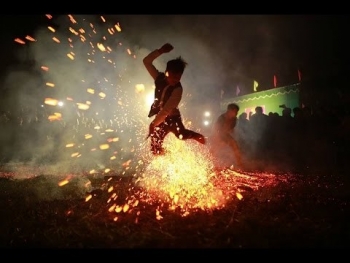 河江省红瑶族的跳火仪式被列入国家级非物质文化遗产名录