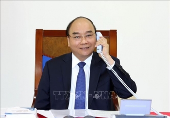 越南政府总理阮春福与日本首相菅义伟通电话