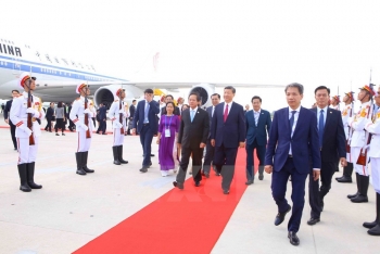 中共中央总书记、国家主席习近平抵达越南岘港国际机场