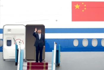 中共中央总书记、国家主席习近平抵达河内开始对越南进行国事访问