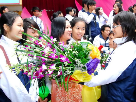 越南教师节：感恩老师和走访慰问老师活动陆续举行