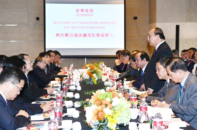 阮春福与中国各家一流集团领导举行座谈