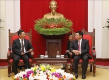 越共中央理论委员会主席会见老挝国家社会科学委员会代表团