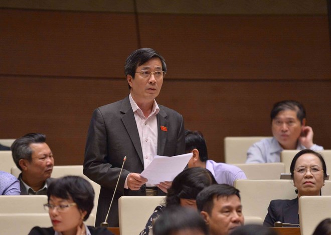 第十四届国会第六次会议：表决通过两项决议和讨论四项法律草案