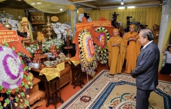 越南佛教协会证明理事会副法主释显法长老吊唁仪式在胡志明市隆重举行