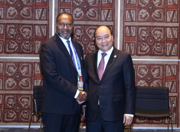 越南政府总理阮春福会见瓦努阿图总理夏洛特·萨尔维