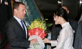 俄罗斯总理梅德韦杰夫开始对越南进行正式访问