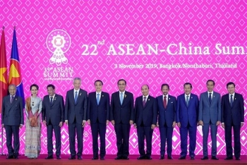 阮春福出席第22次东盟—中国领导人会议