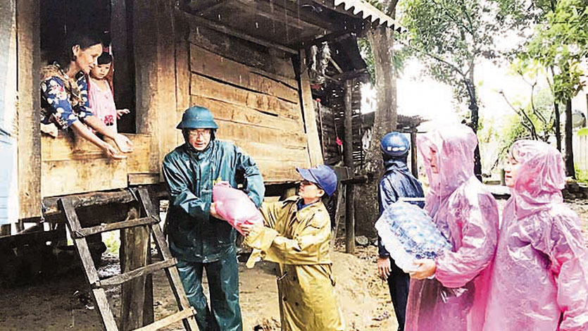 联合国人口基金向越南中部各省遭暴雨洪水影响的妇女和女童提供援助
