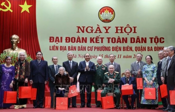 越南政府总理阮春福出席河内市奠边坊全民族大团结日活动