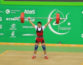 2017年举重世锦赛：越南举重运动员石金俊夺得金牌