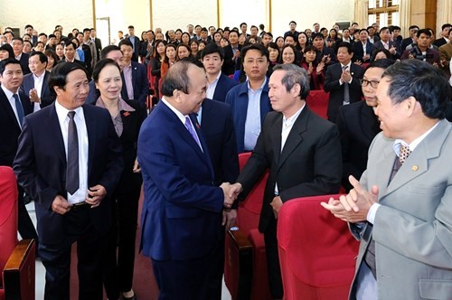 政府总理阮春福会见海防市建安郡选民