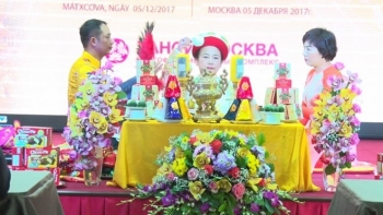 在俄罗斯推介越南三府祀母信仰文化