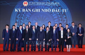 阮春福总理出席和平省2018年投资促进会议