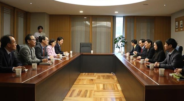 越韩加强职业教育和新闻传播经验交流