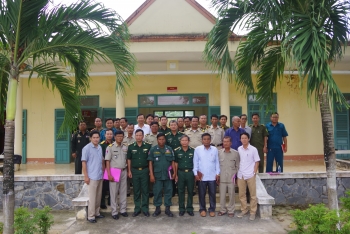 安江省与柬埔寨加强边境地区管理和保护的合作