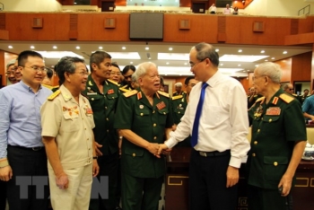 胡志明市市委书记阮善仁会见越南人民军退休高级干部