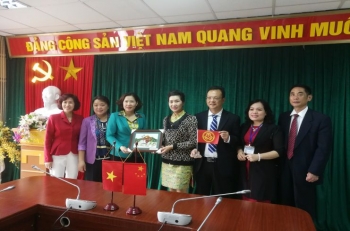 越南妇联与中国云南省妇联增进互相交流、分享经验