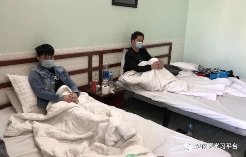 广宁省下龙市深夜封锁一家旅馆，因2名偷渡客非法进入越南