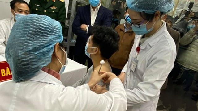越南第二批受试者参加国产新冠疫苗临床试验
