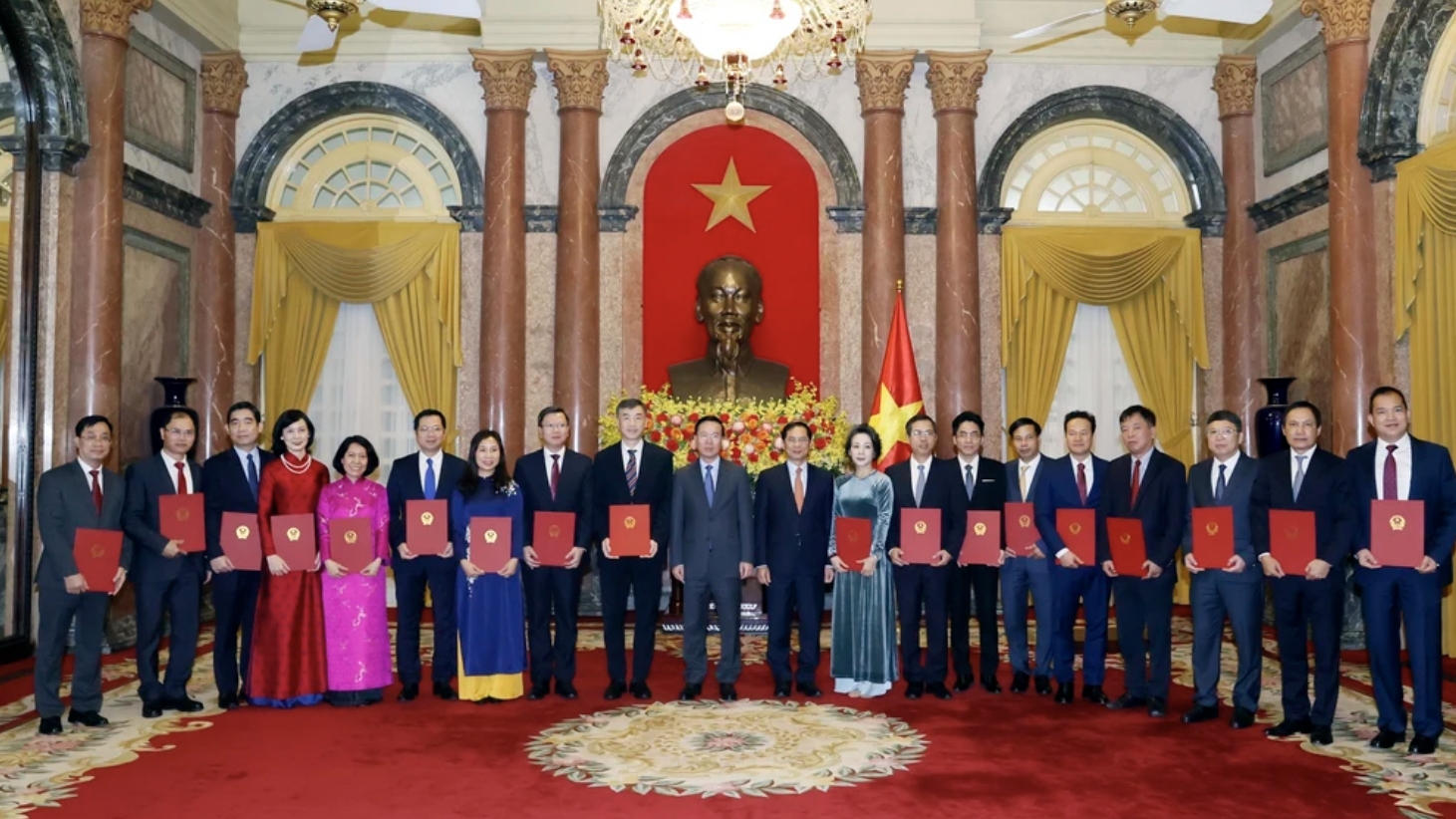国家主席武文赏向越南新任驻外大使颁发任命书