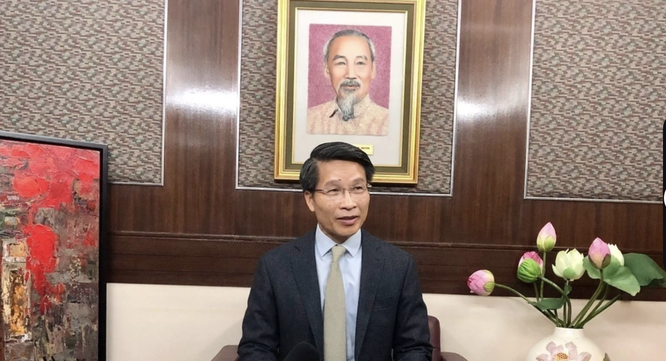越南驻香港总领事范平谈。