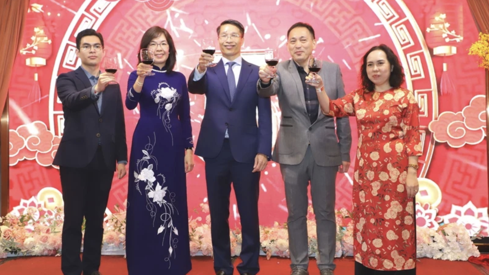 将春节的气息传递给旅居中国香港和澳门的越南人社群