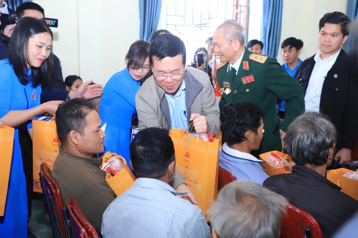 国家主席武文赏在义安省开展春节前走访慰问活动。
