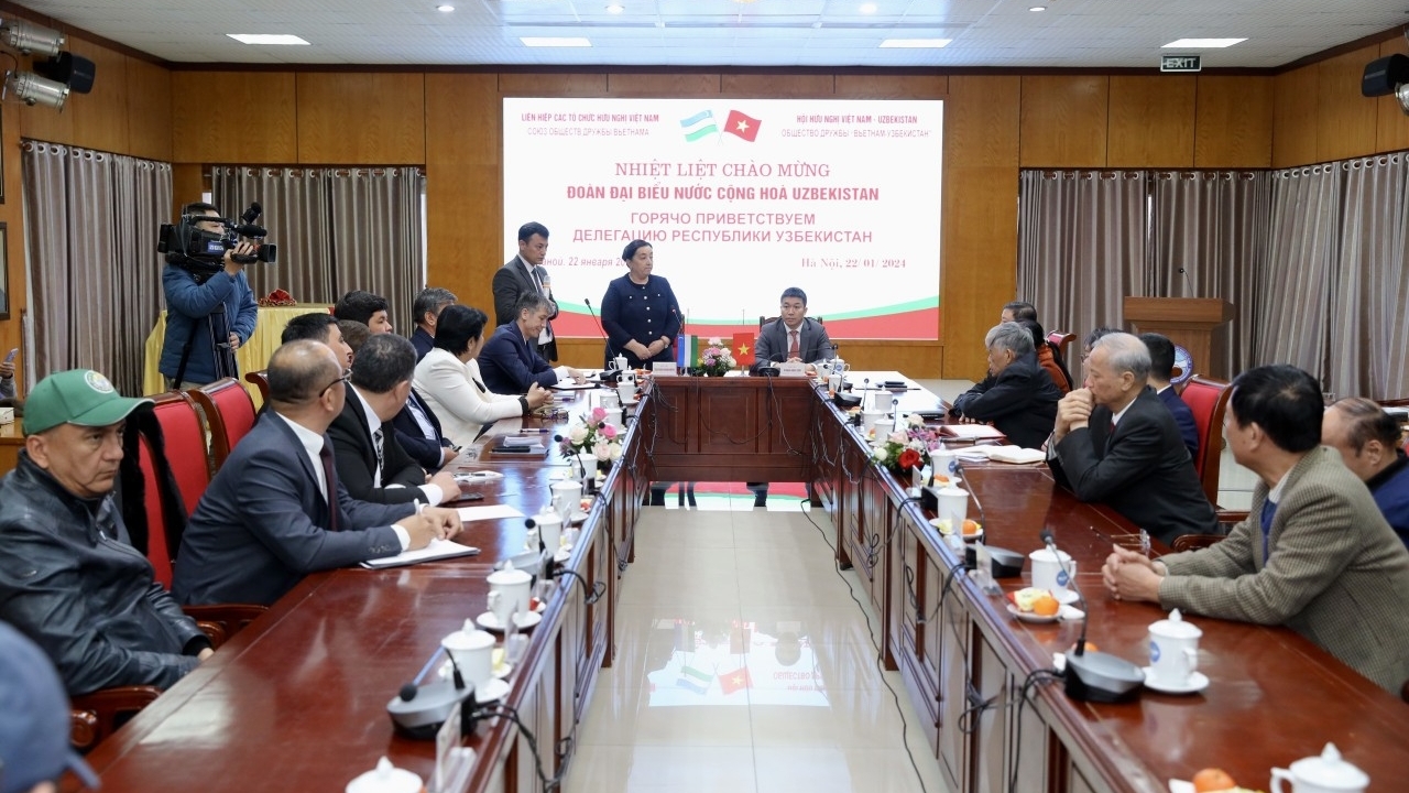越南与乌兹别克斯坦两国政府和人民培育和发展团结友好合作关系