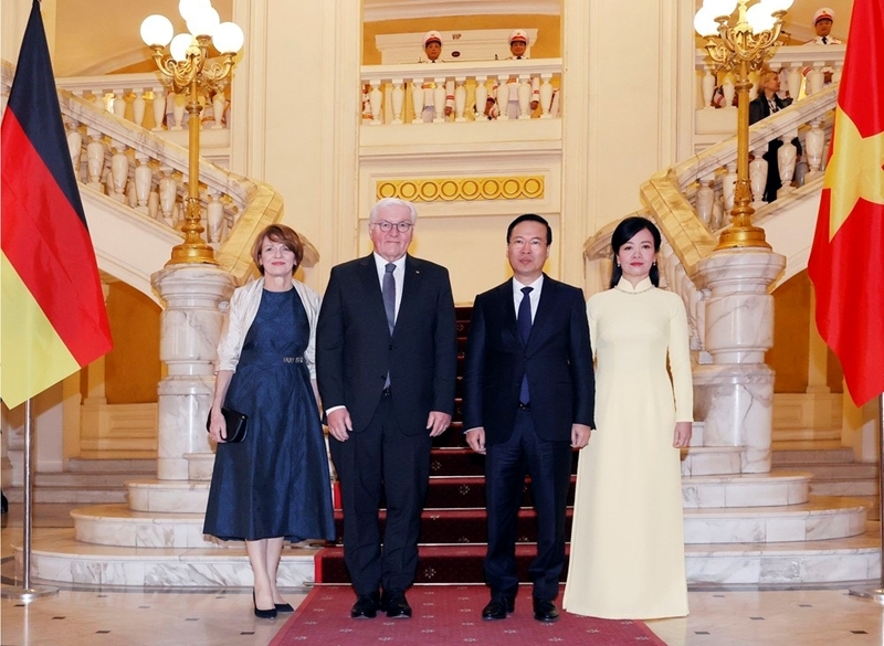 越南国家主席武文赏夫妇与德国总统夫妇合影 。