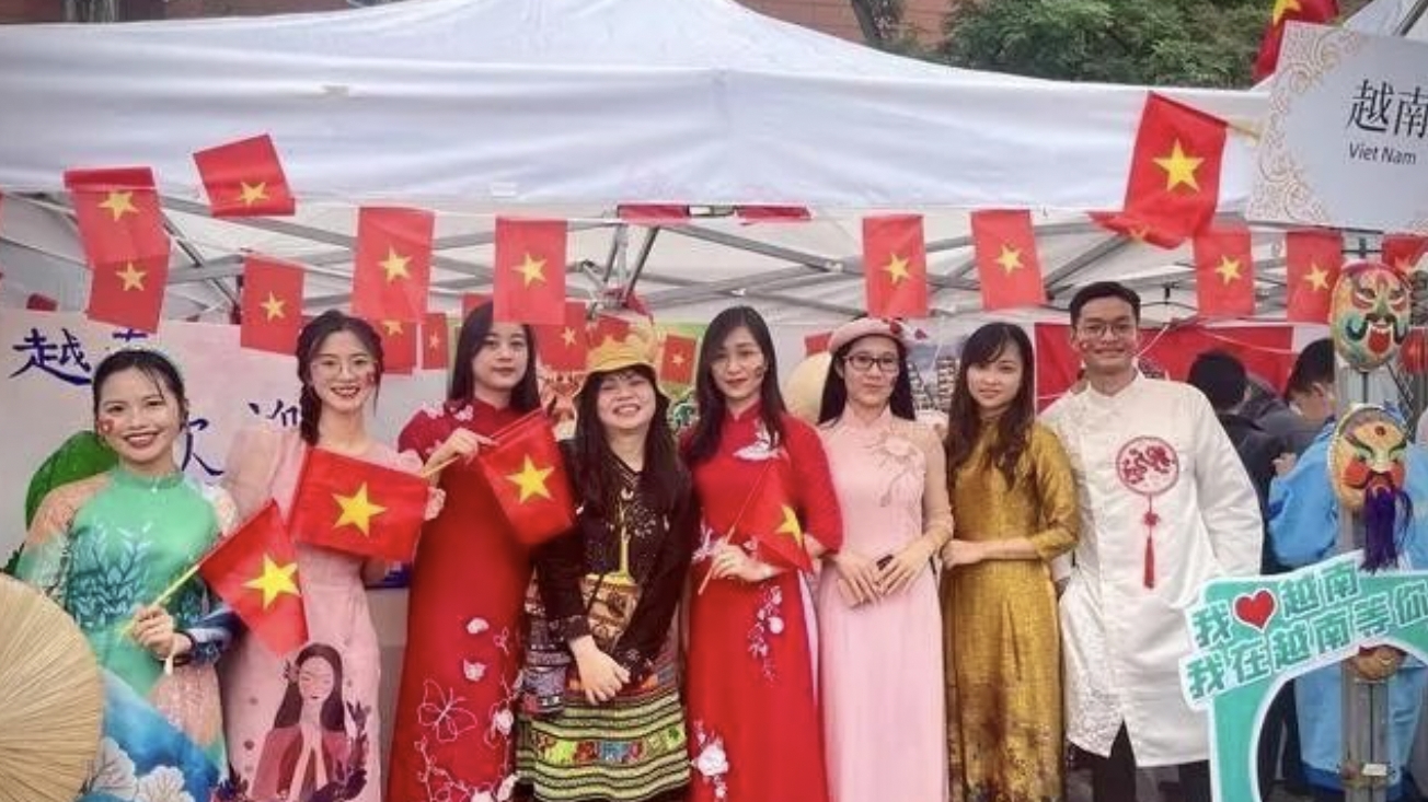 在中国越南留学生为越中两国的沟通交流搭建友谊的桥梁