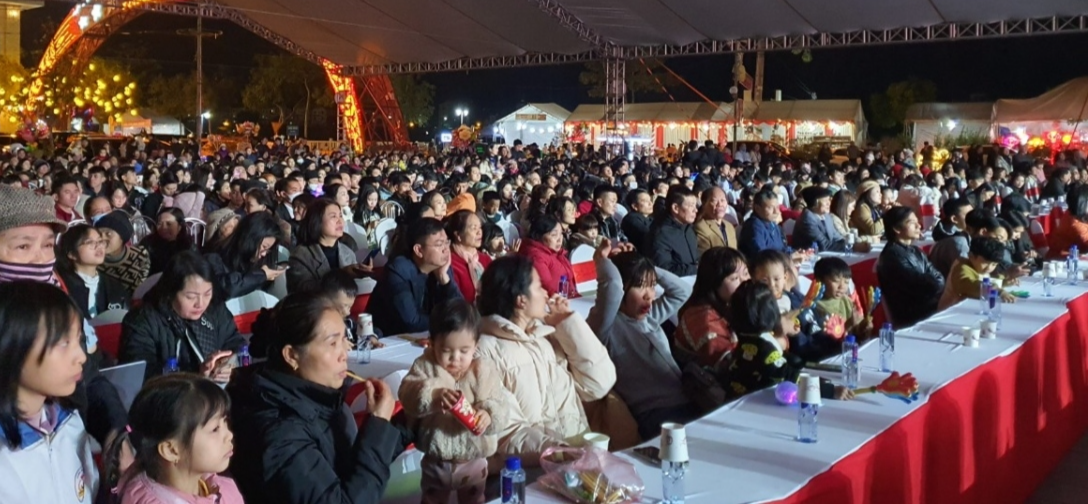 越中跨国春节联欢晚会在老街省举行