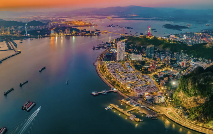 广宁省秋冬季旅游活动丰富，吸引大量游客