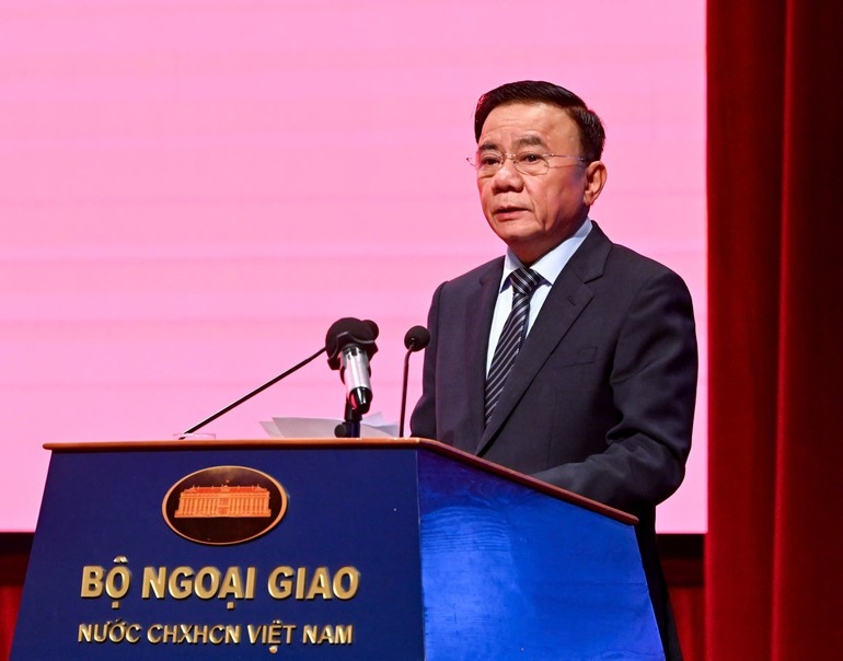 越共中央书记处常务书记陈锦秀在会上发表指导性讲话。 越共中央书记处常务书记陈锦秀在会上发表指导性讲话。